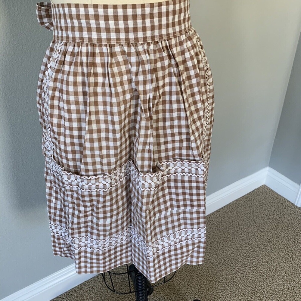 VINTAGE | Homemade Apron Brown and White Gingham with RicRak Details and Pockets